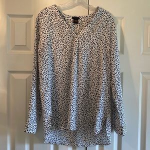 Excellent condition black and white blouse!